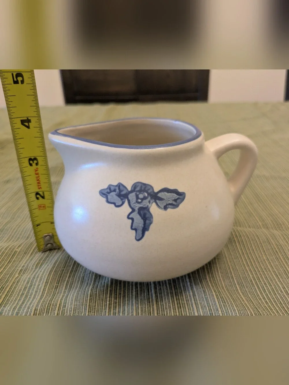 Pfaltzgraff Vintage Yorktowne Gravy Boat/Pitcher - 3 5/8